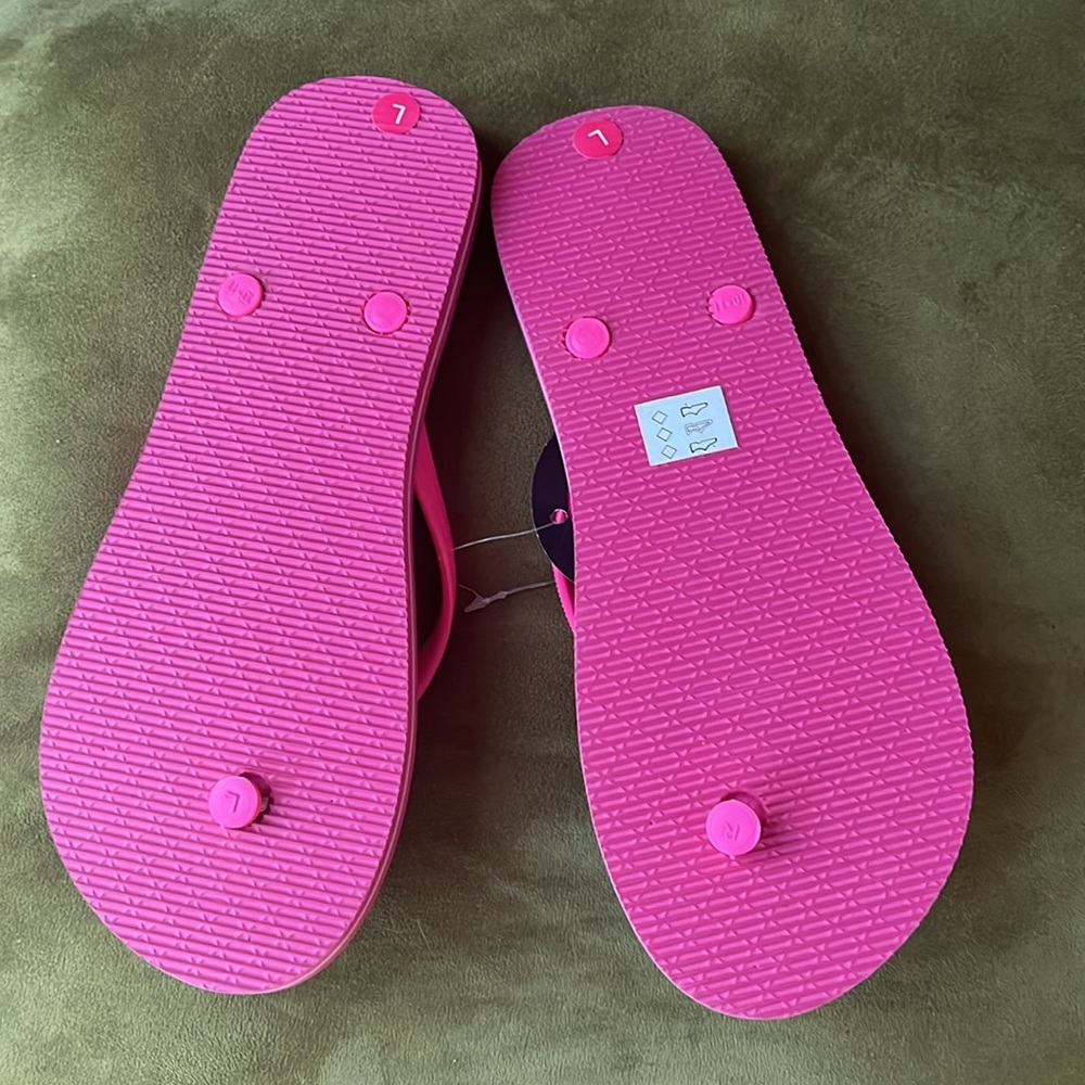 NWT - Robin Ruth FlipFlops - Picture 2 of 2